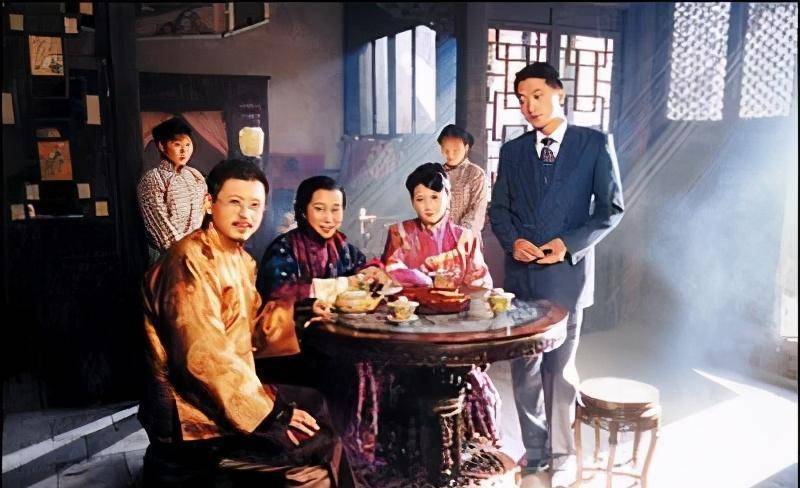 《金锁记》:无性无爱的豪门婚姻,扼杀的何止是尊严和人性_姜家_曹七巧
