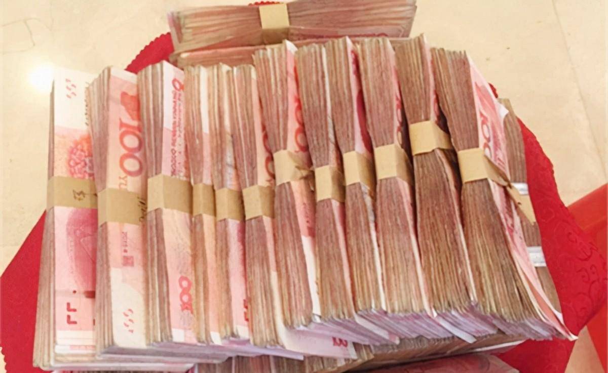 2017年安徽一女会计贪污1158万,打赏男主播522万,最