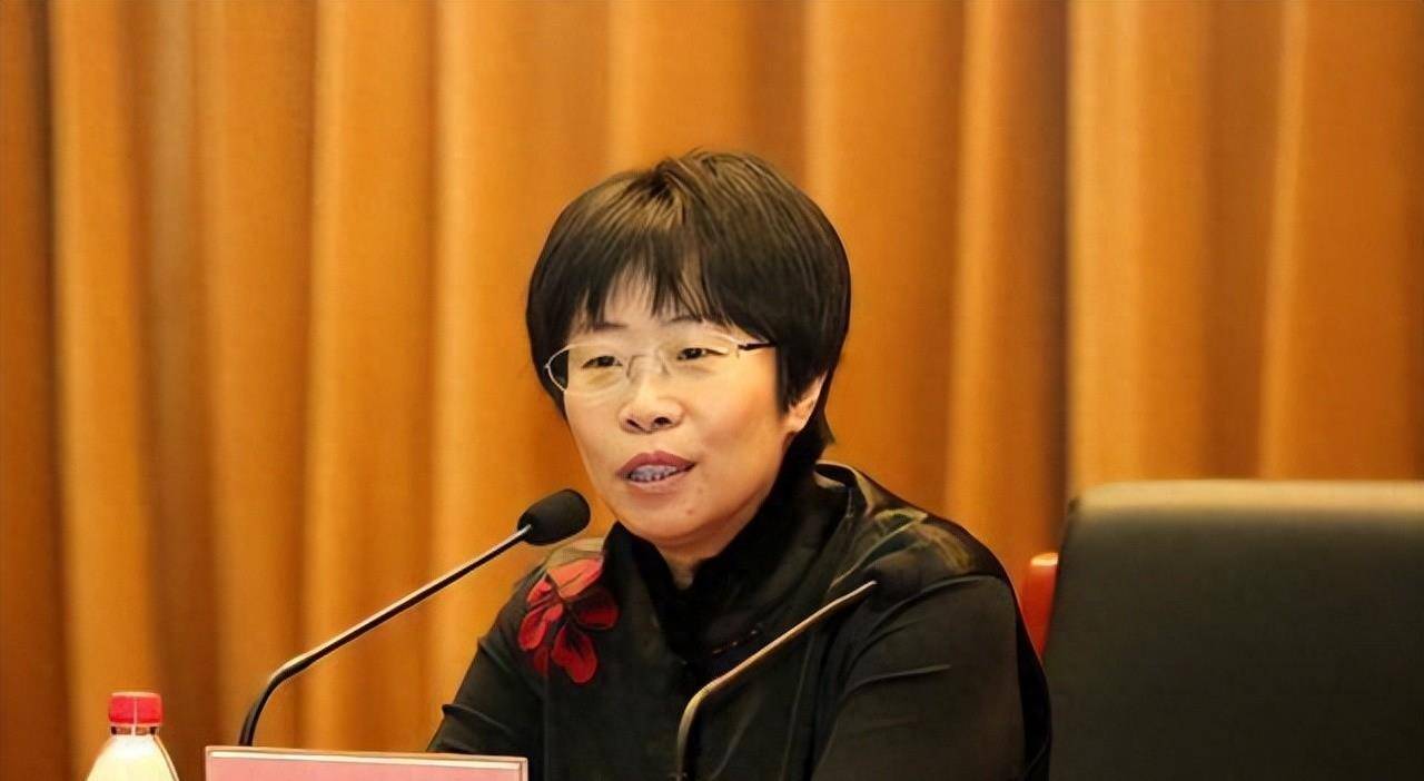 北大才女蒙曼48岁未婚,朱迅问她最想嫁给谁,没想到回答笑翻众人_历史