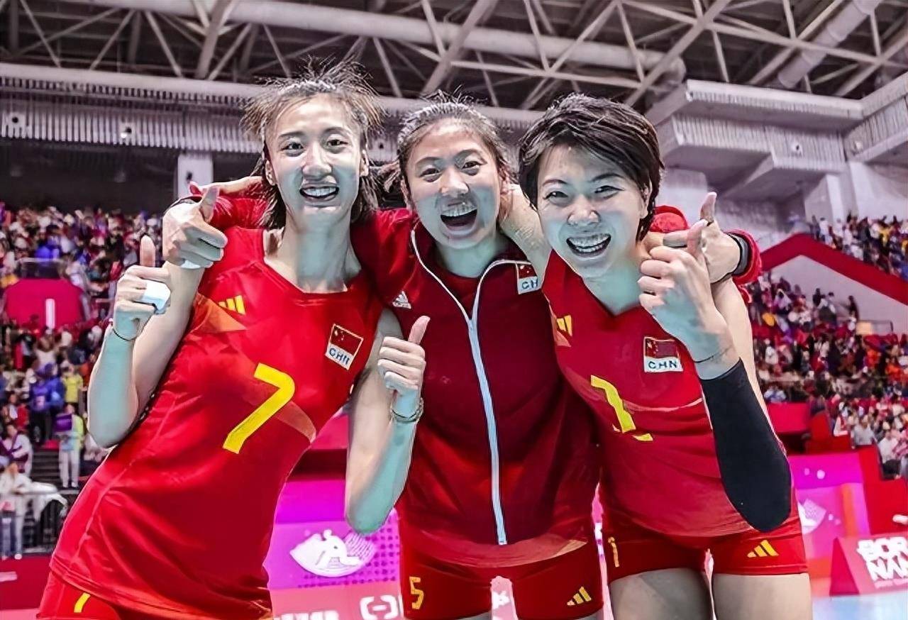 李盈莹下不来台,意外镜头让人泪目,蔡斌看到了吗_中国女排_团队_合作