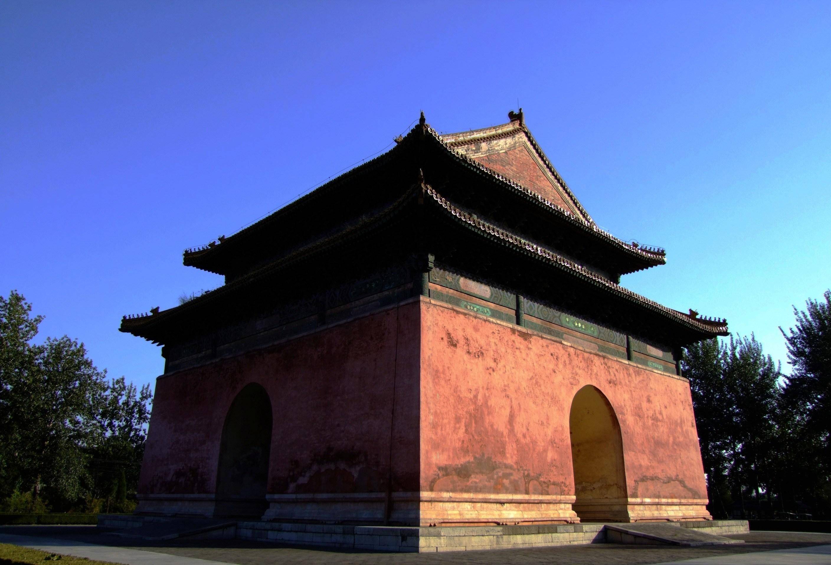 朱棣长陵:十三陵中规模最大,1955年考古人员挖了3天后匆忙撤走_神道