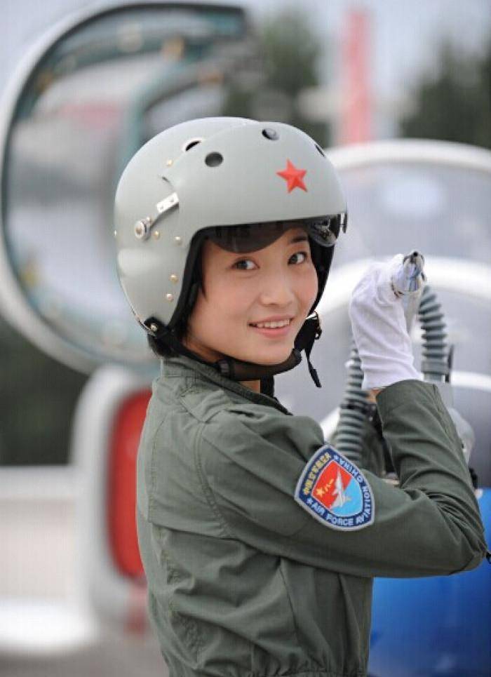 空军金孔雀余旭:立志报国飞上蓝天,却因意外跳伞失败壮烈牺牲_父母