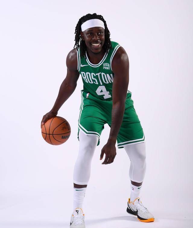 绿军发布霍勒迪定妆照,他承诺帮助球队夺冠,皮尔斯称其为关键拼图