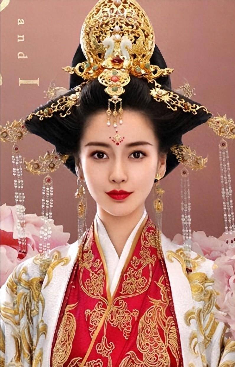 而在《寻龙诀》中,她饰演墓室中的"契丹公主".在睁开眼