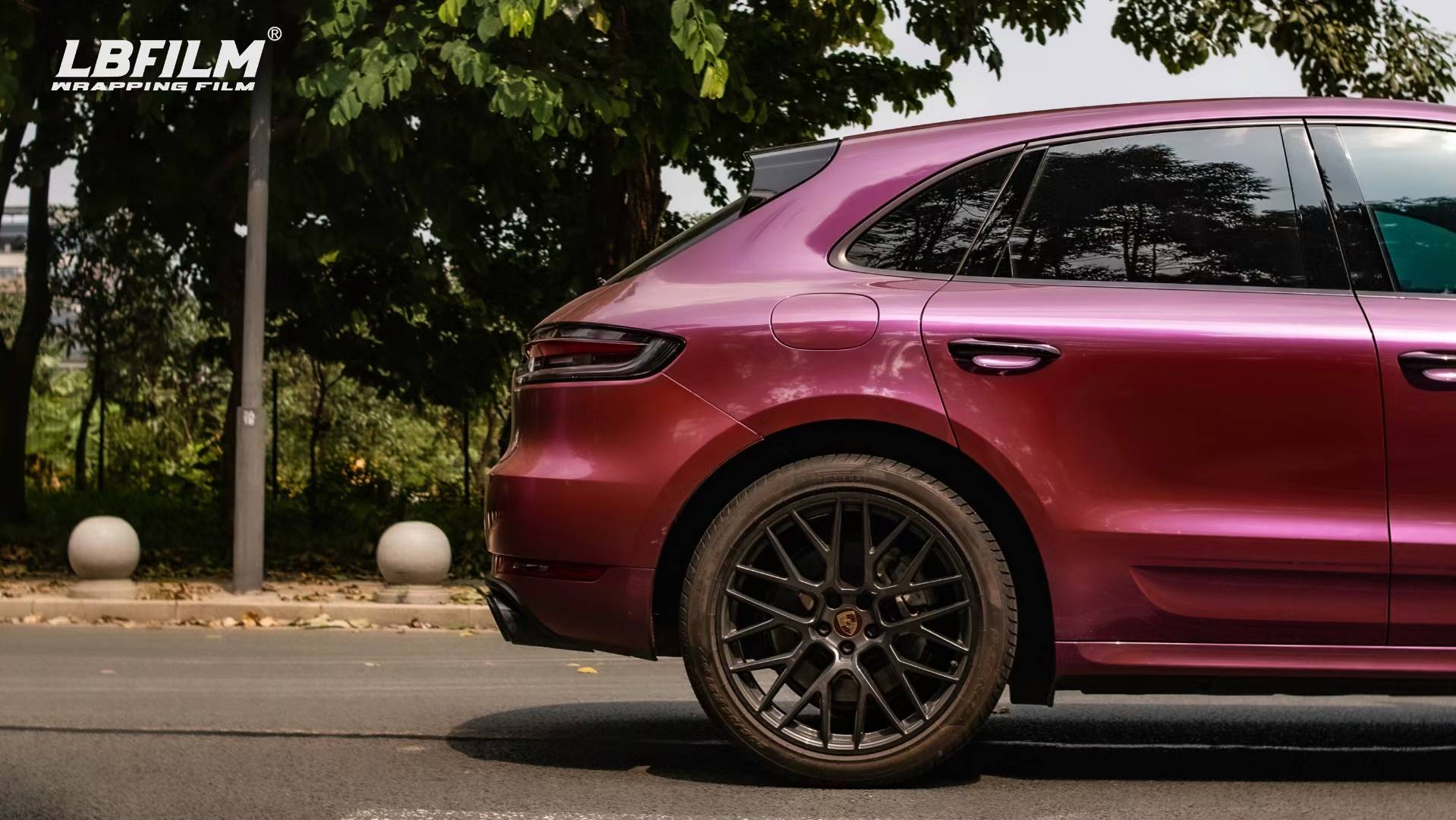 保时捷macan-lb改色膜液态金属乌梅子酱,优雅的红色_搜狐汽车_搜狐网