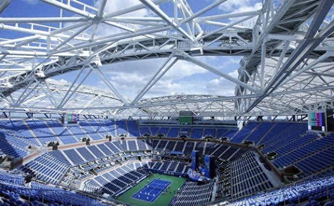 而是作为现有体育场周围的独立结构建造