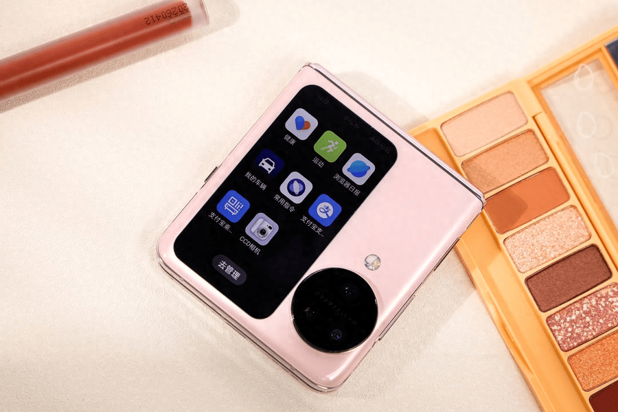 此外,标志性的大外屏也迎来不少的升级,现在oppo find n3 flip不仅