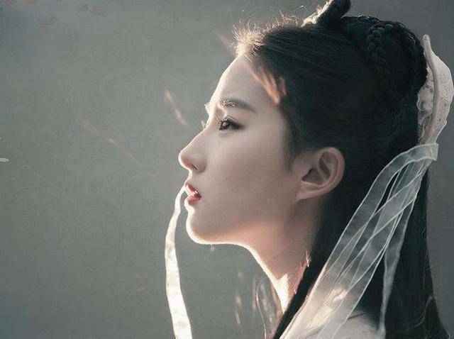 刘亦菲二次元粉发造型大片公开 天仙即使胖了 也还是美的_网友_品牌