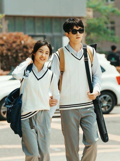 张子枫和吴磊互动令人上头,和梁靖康拍吻戏,转型之路真是厉害_cp_电影