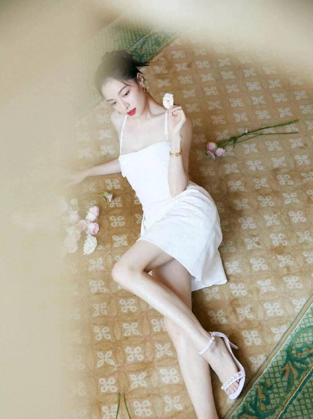 明星|钟楚曦|玉足美腿_魅力_双腿_支持