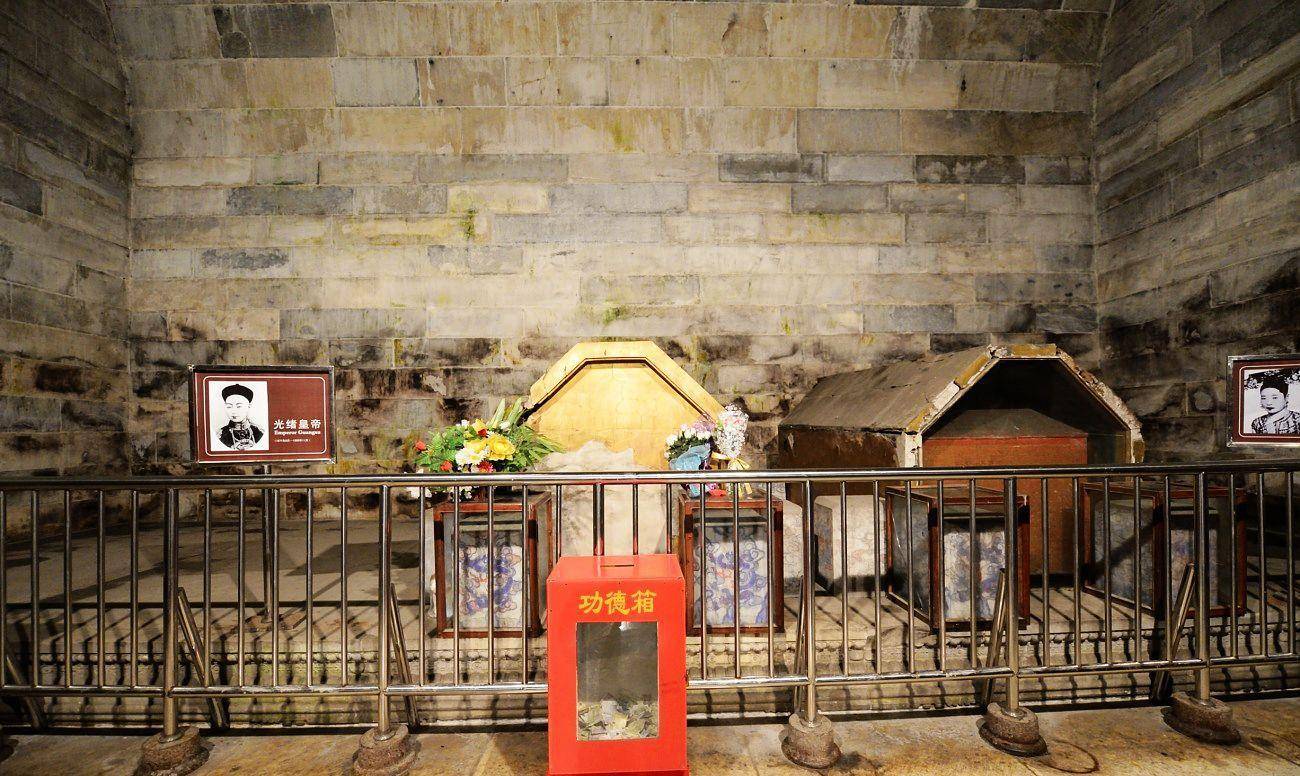 直击光绪皇帝陵墓:下葬不久就被盗掘,考古挖开后有一个惊喜发现_崇陵