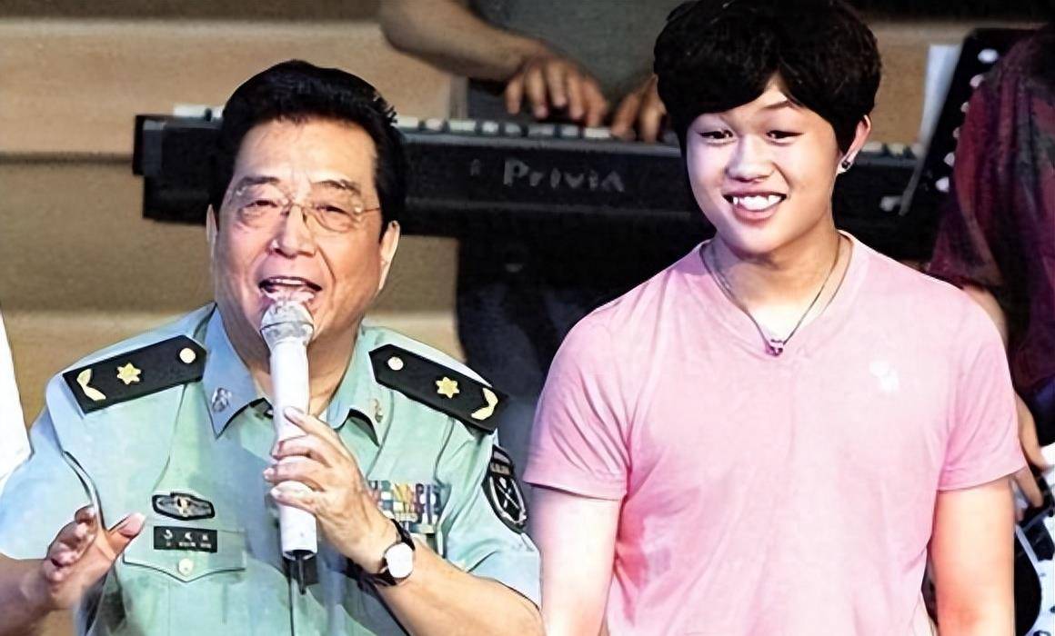 乐坛之王李双江,独特的嗓音,深情的歌声表达爱国之情_李天一_梦鸽