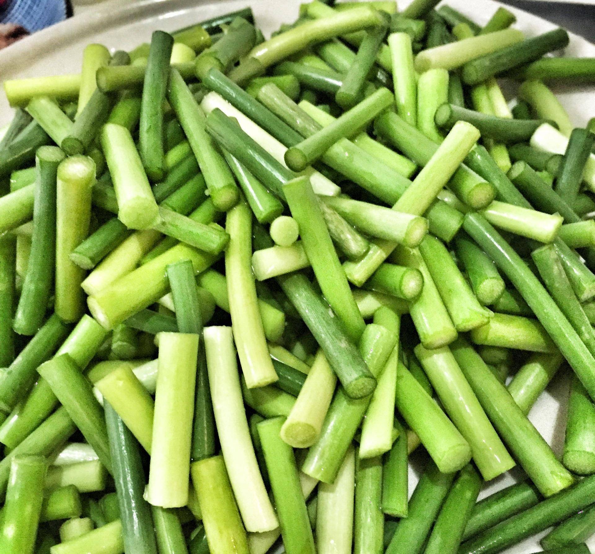 用蒜苗烤,这种物质相当于"天然泻药",小腹不隆起,免疫力增强,肠道无限