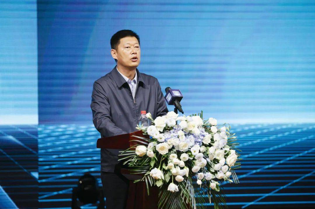 (乌鲁木齐甘泉堡经开区管委会党工委书记袁建华致辞)当天下午,与会