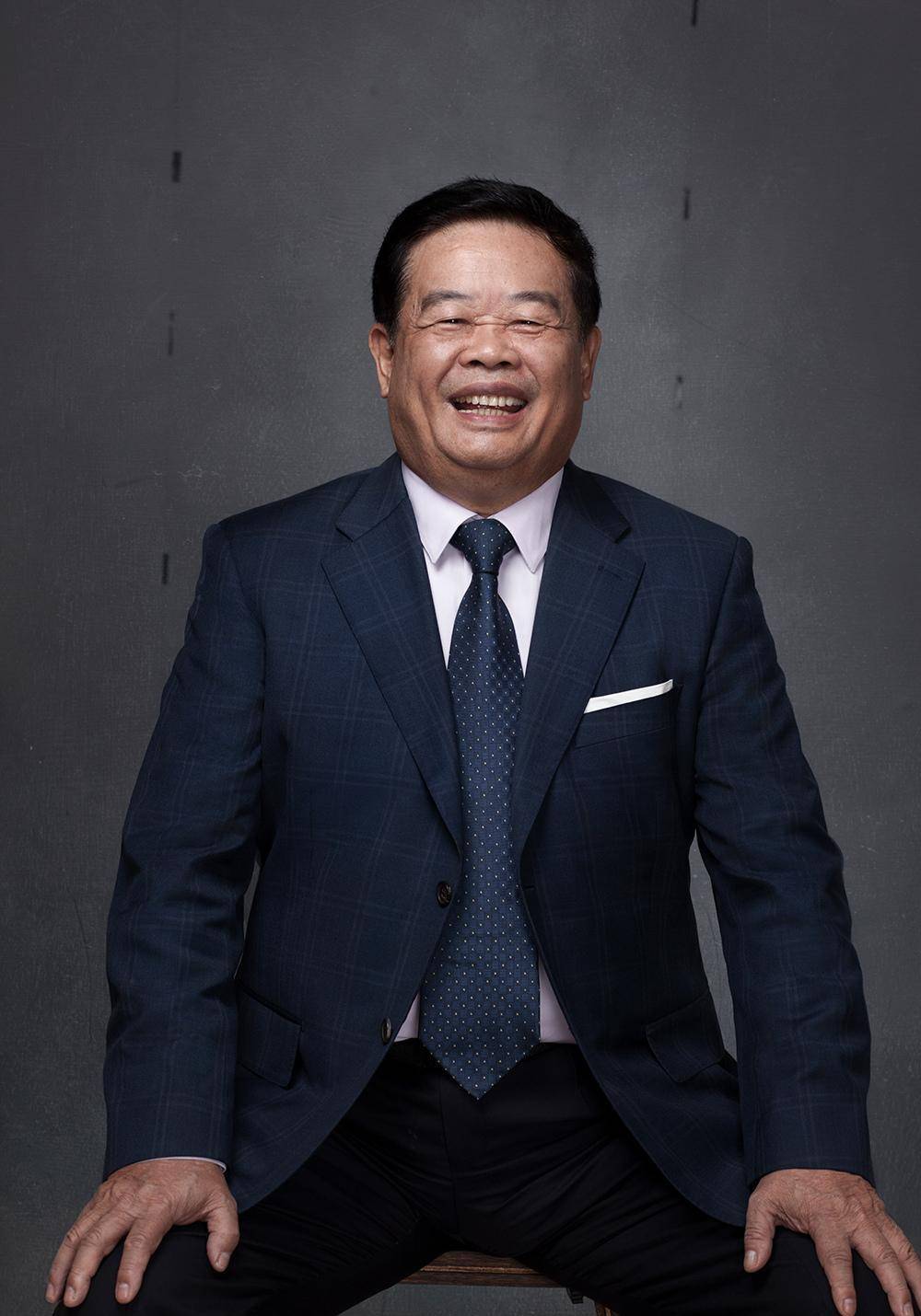 玻璃大王曹德旺:国家在前,企业在后!