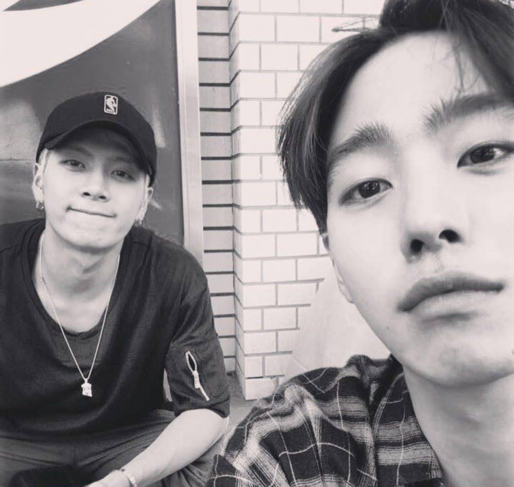 本来为jyp娱乐练习生,是偶像团体「got7」的预备成员,但身高太高,差异