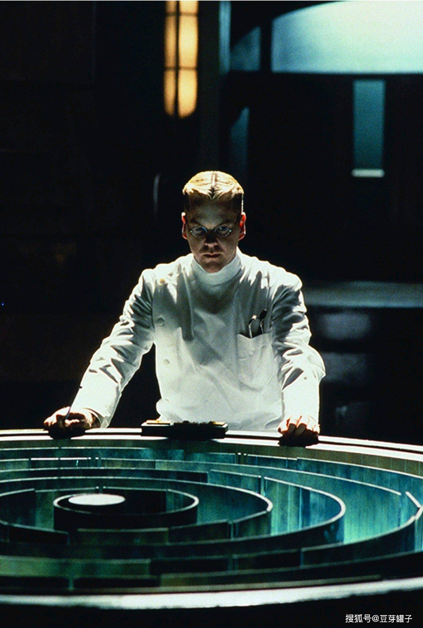 原创移魂都市一部被忽略的科幻电影特效与内容兼具强烈推荐