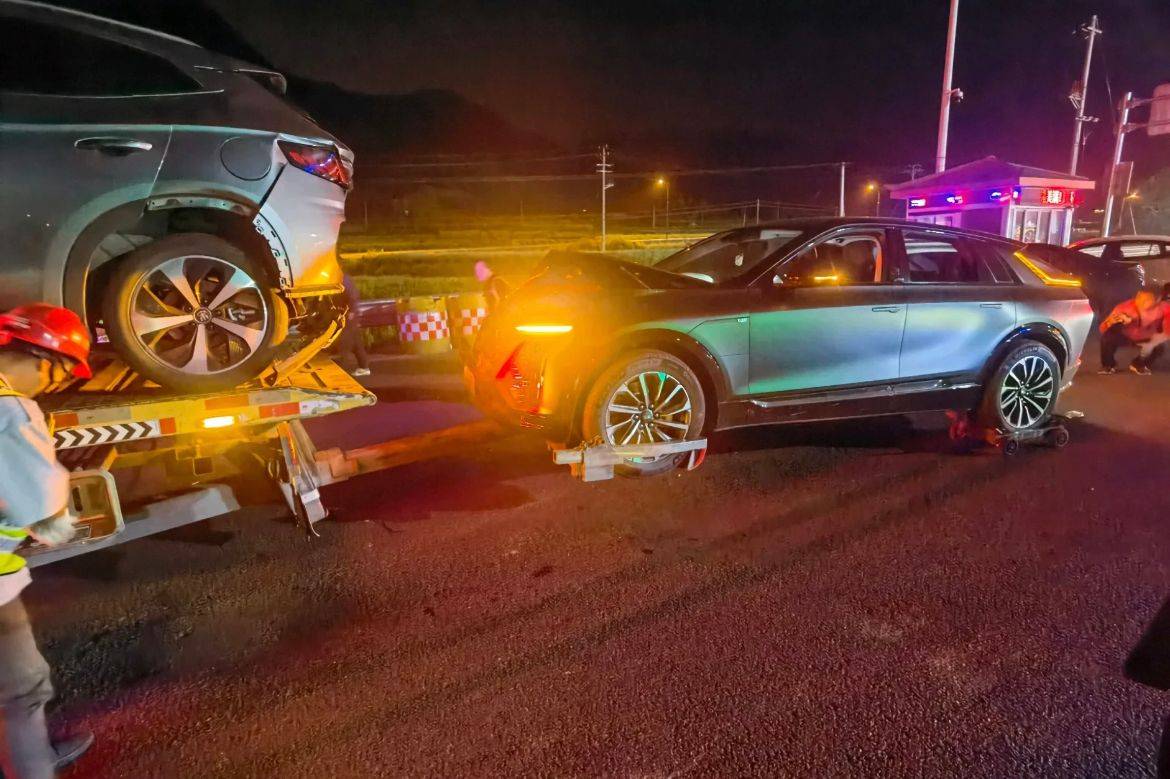 凯迪拉克锐歌安全可靠,高速车祸有惊无险!