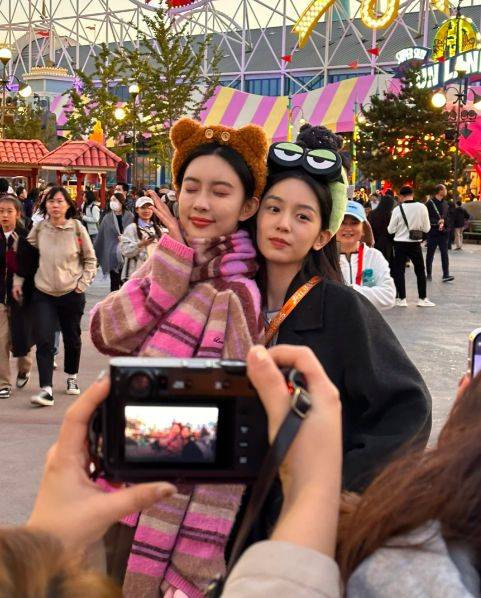 与孟子义同框没存在感,网友直言周也不好看_外貌_游园_友情