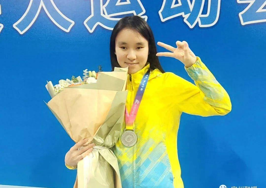 12金12银3铜,视障女孩在游泳池中"追光"_李晶晶_比赛_活动