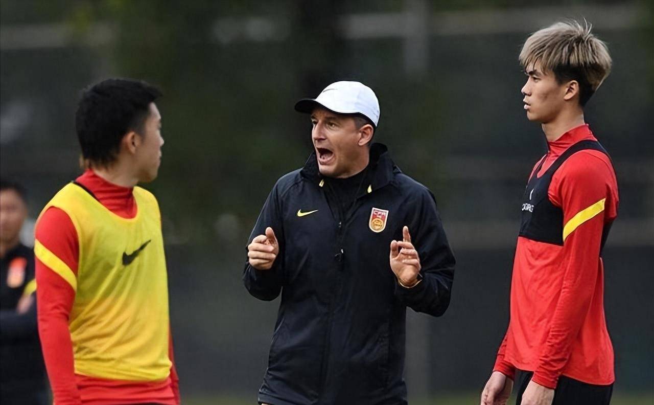 失误致胜逆转,国足遭遇惨痛教训!_比赛_扬科维奇_对手