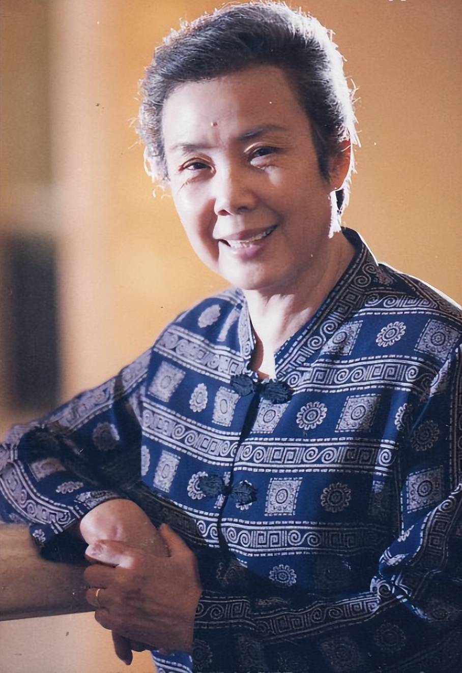 著名演员郑振瑶病逝:一向口碑良好的她,为何去世遭网友非议?