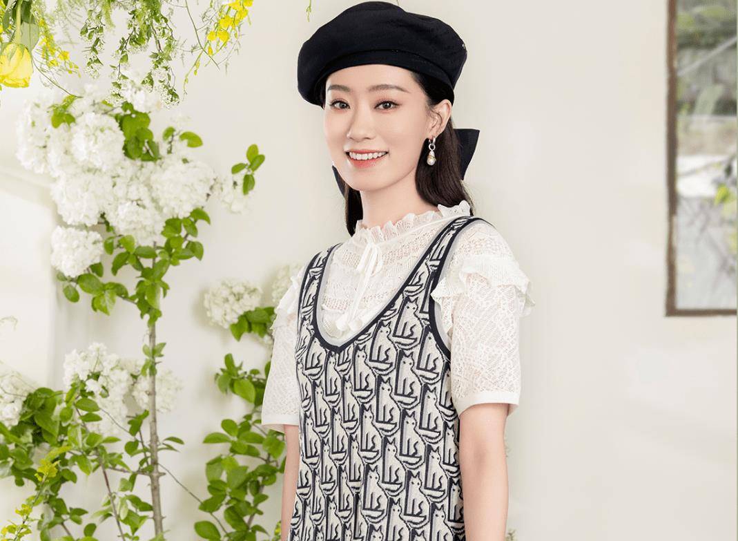 张小斐离开贾玲后,身价暴增,一口气拿下四个大品牌代言.