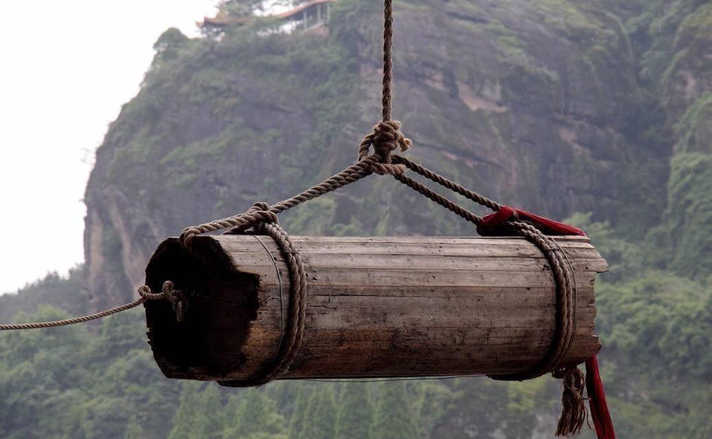 江西龙虎山,上百处悬棺吸引眼球,风景更是得天独厚_文化_悬崖峭壁