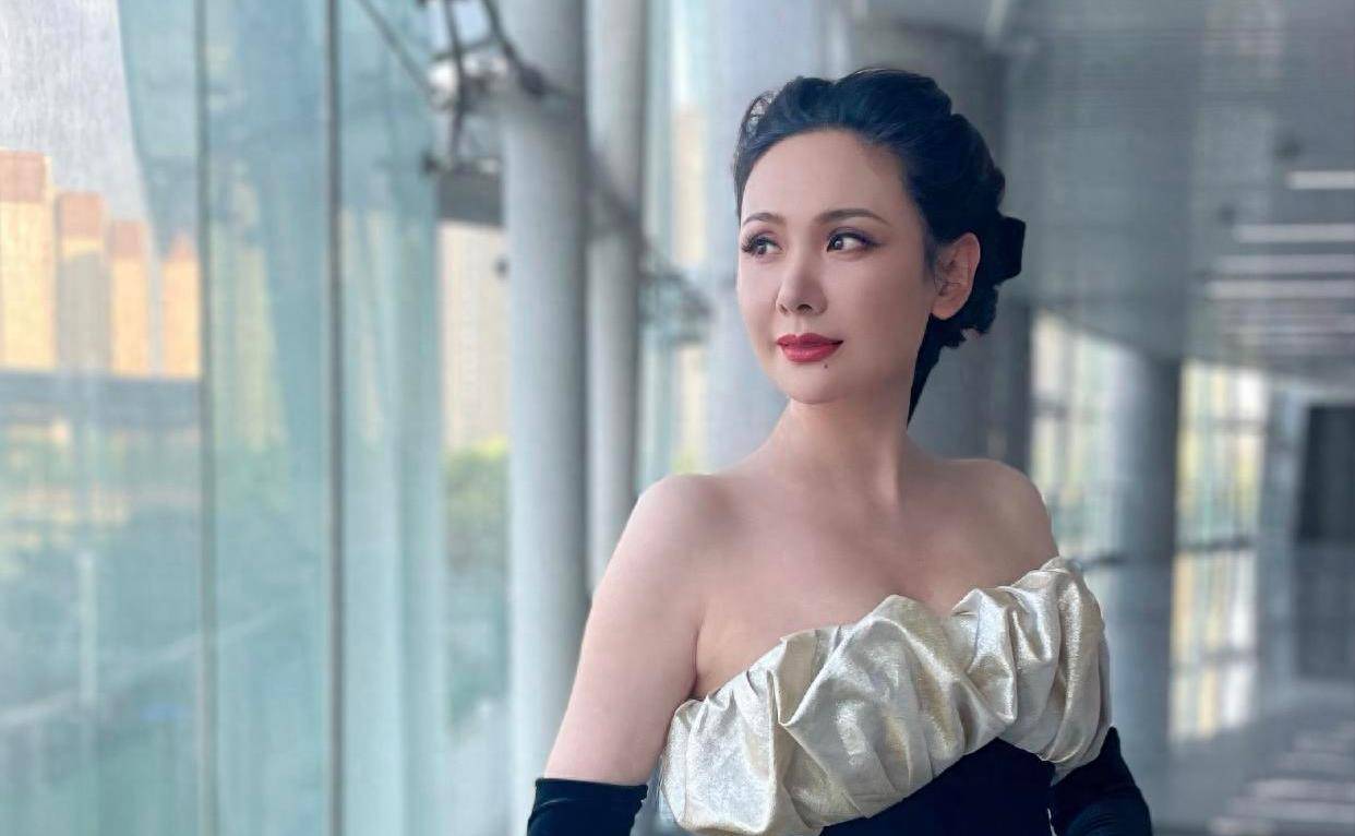 程莉莎自嘲18线演员,不配受邀百花奖,解释后仍被网友质疑在炒作_事情