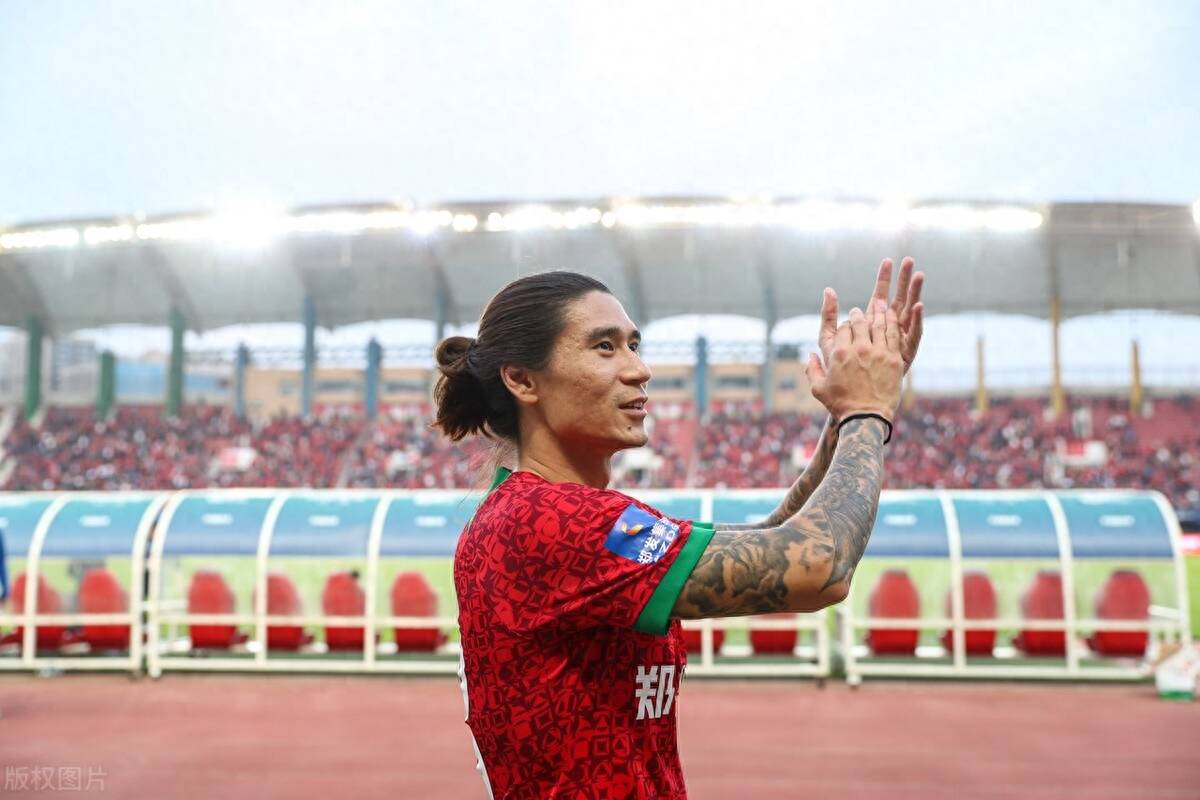 河南球迷说起赵宇豪,除了亿元先生,那就是玻璃人.