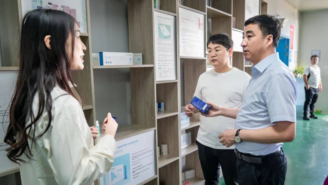 通辽市政府副市长牛文俊一行走访调研运鸿大健康产业