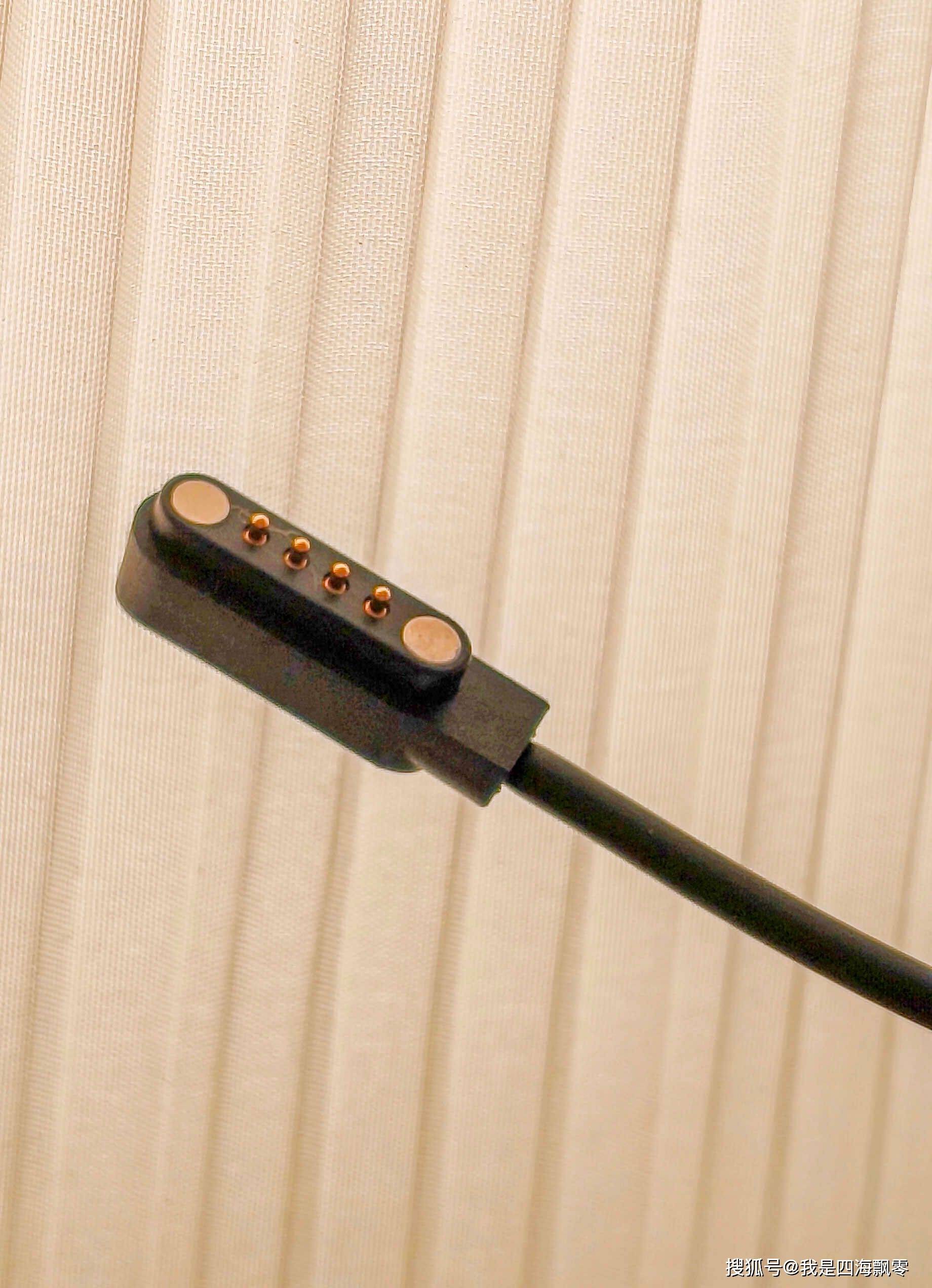 a to usb type-c数据/充电二合一磁吸专用线1×使用