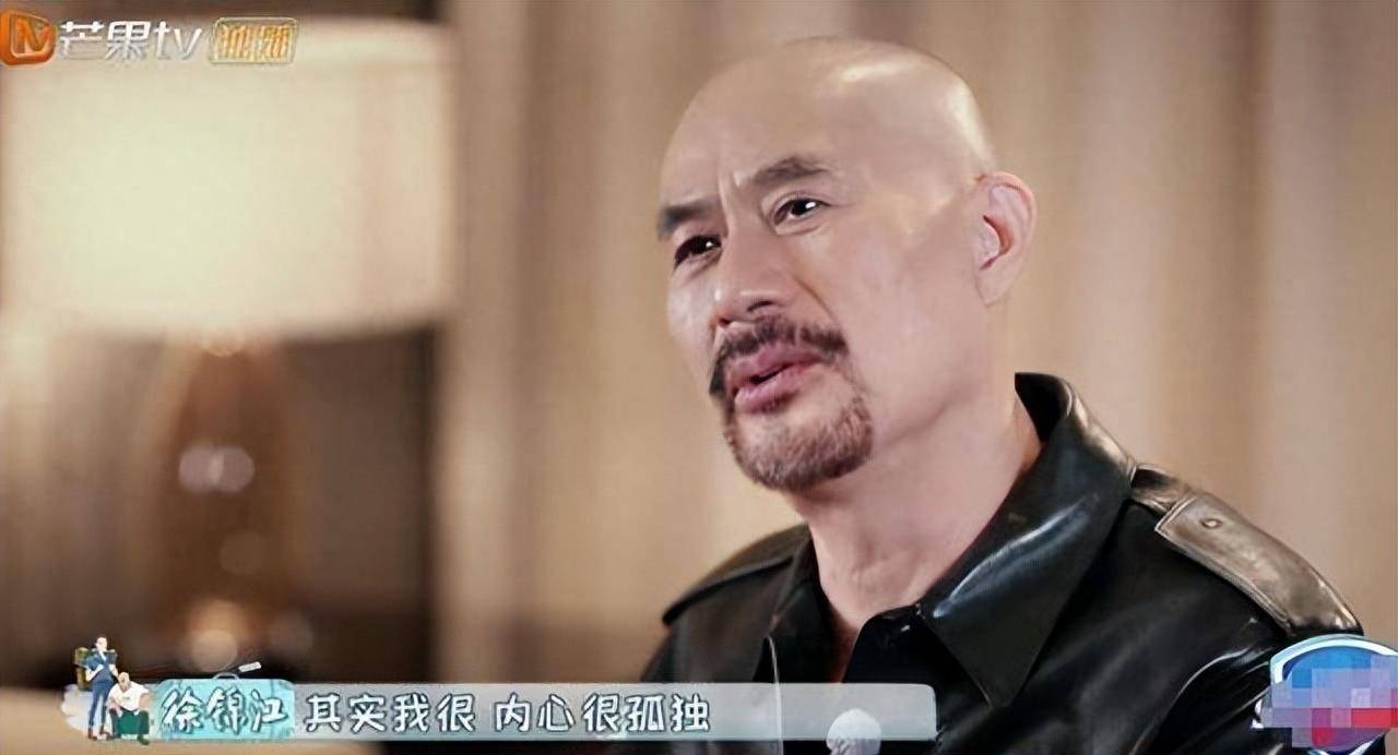 徐锦江在采访的时候透露,自己每一次开工,听到要拍戏的时候就会整夜的