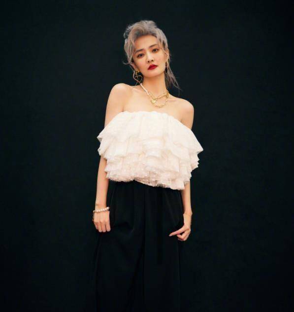 徐璐漫画腿登上热搜第一,陪妈妈上综艺意外抢镜,完美诠释名品漫画腿