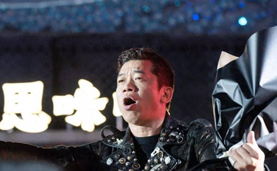 一首《流浪歌》红遍大江南北,爆火后却皈依佛门,陈星现状如何?