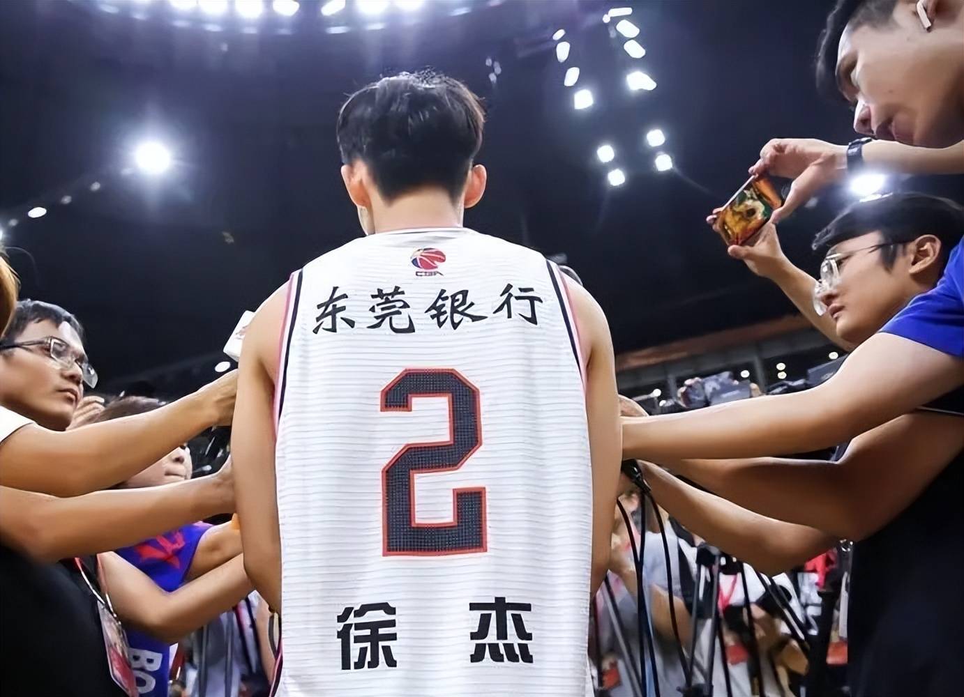 徐杰砍13分3助状态回暖,再不努力又要被"卖掉"_宏远_球员_比赛