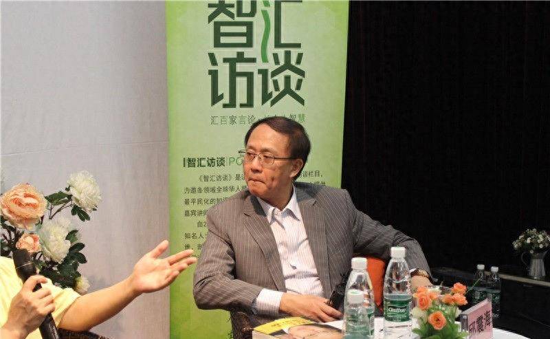 邱震海博士正在同时兼任凤凰卫视评论员,香港某大学客座教授和香港