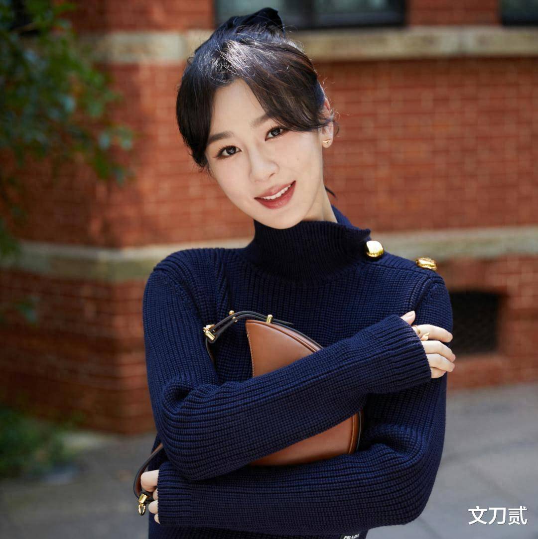 杨紫时尚资源上升,却依旧被嘲土,爆剧加持仍难坐稳90花top_全脸_头发