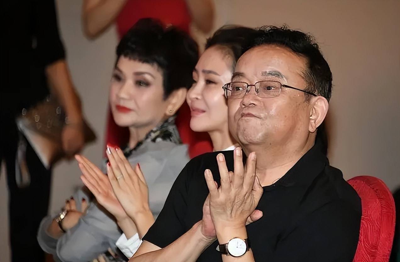 著名歌唱家王静:离开聂卫平后,她独自抚养儿子的艰辛岁月_生活_内心