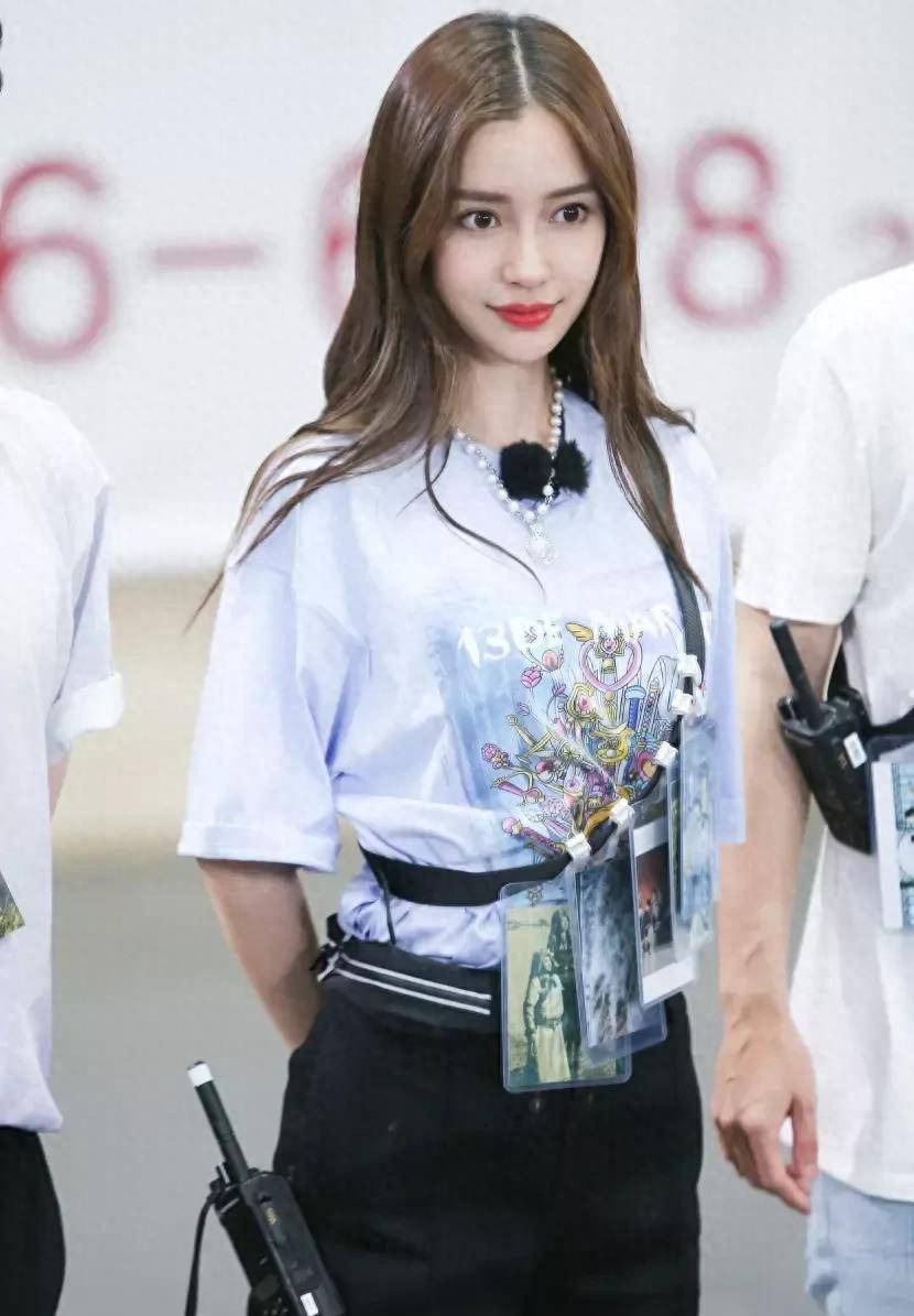 angelababy的脸蛋如童话般美丽,身材如闪电,穿衣如少女!
