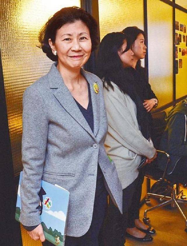 陪伴李嘉诚27年却无名分_庄明月_项目_事业