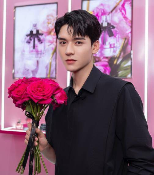 龚俊的微博关注新增一人,看清是谁后,网友:没看错吧_明星_因为_事情