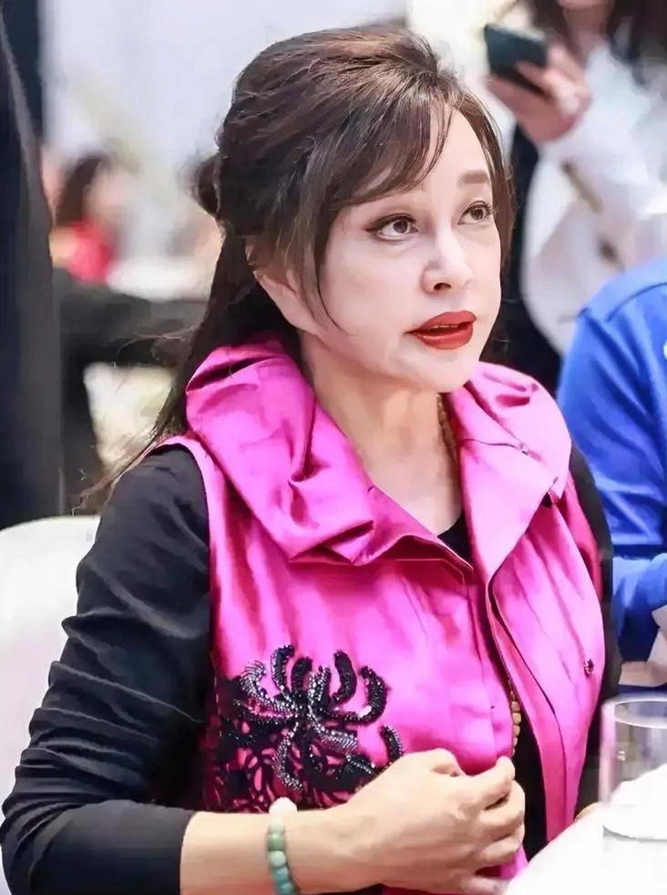 娄艺潇,胡一菲,萧蔷,刘晓庆,古天乐,陈浩民,吴刚等,都是整容失败的