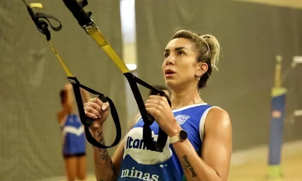 奶塔 塔伊萨:身材太大容易触网,拦网能力以及扣杀能力令球员后怕_巴西