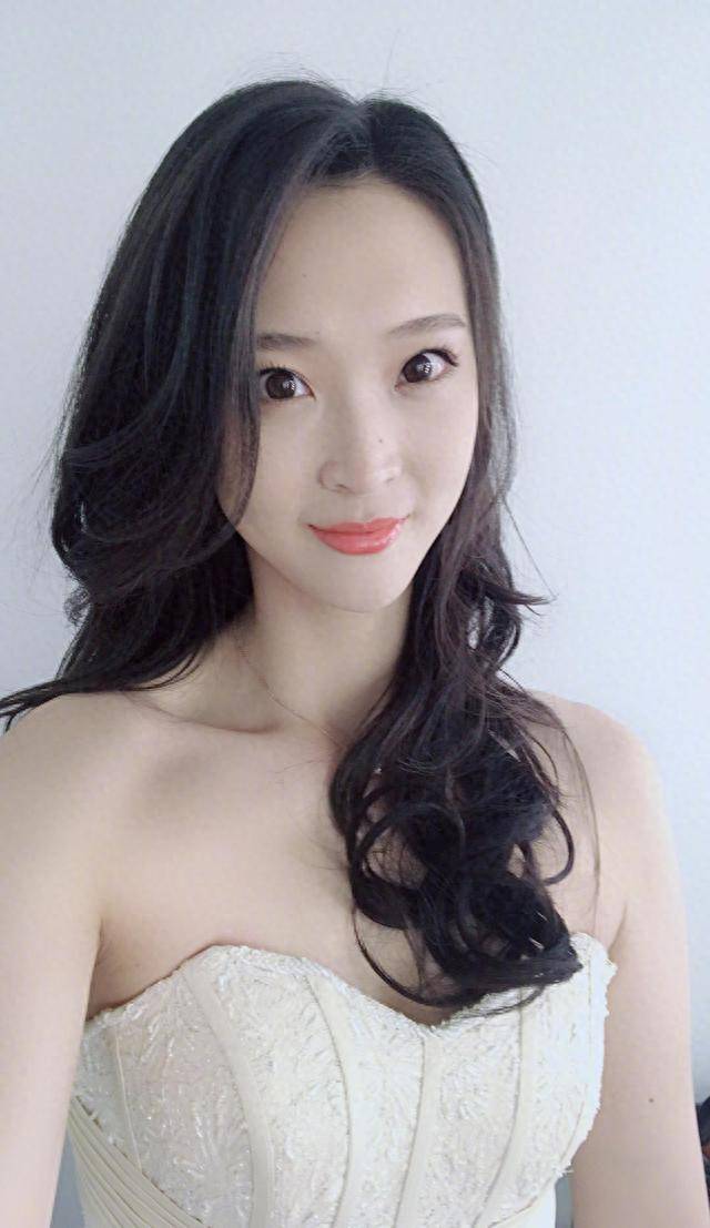 惠若琪做慈善,人美心善!