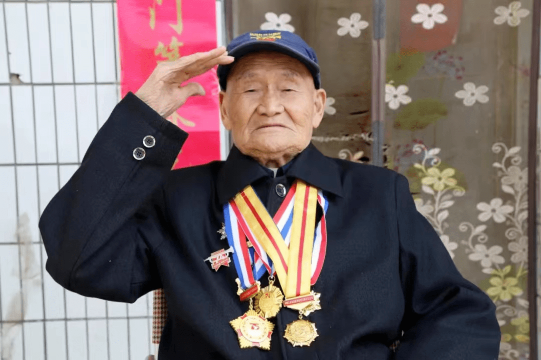 家里父母兄弟七口人,我排行第四;缴获日寇指挥官指挥刀的邵长明讲述