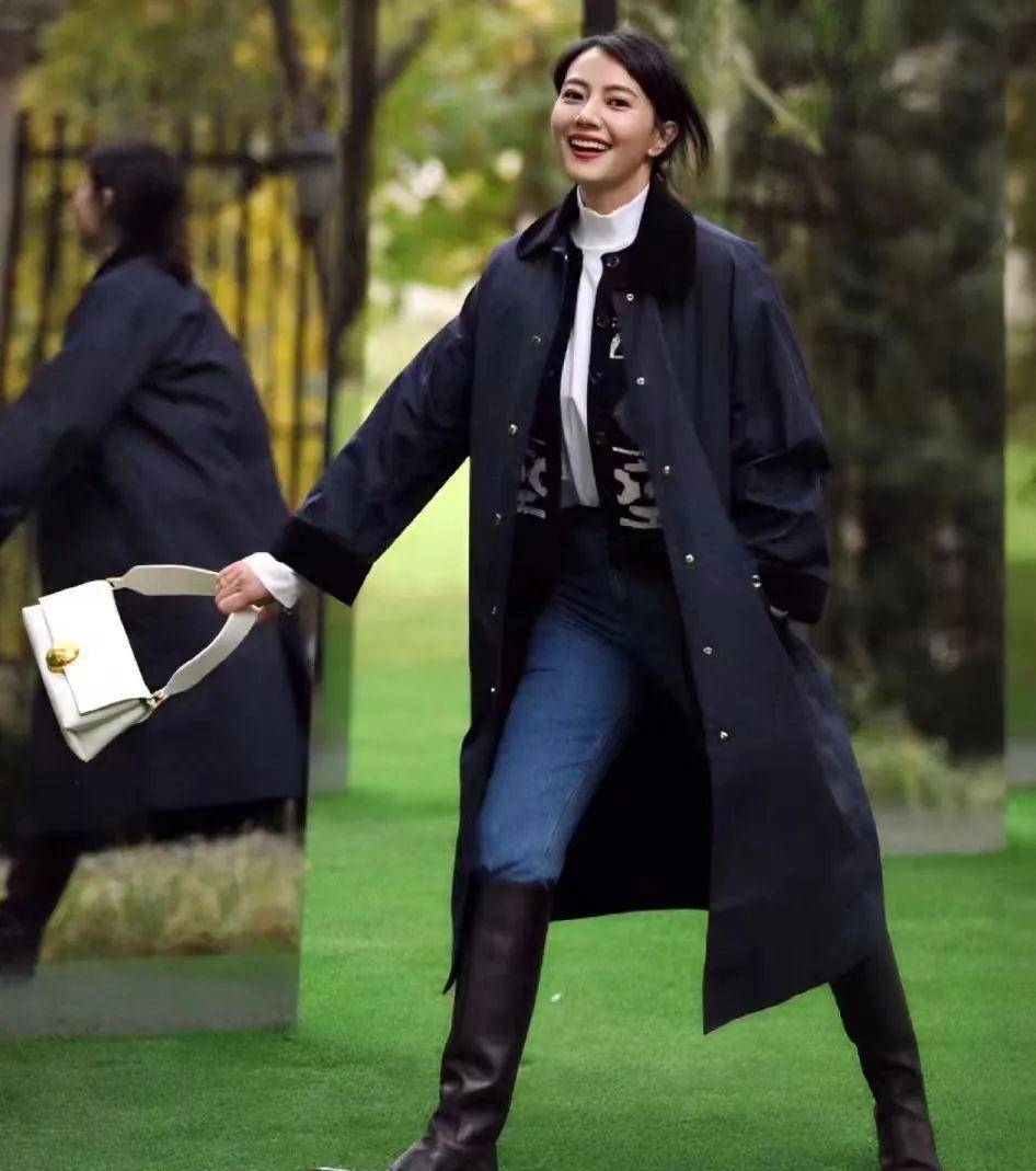 高圆圆的气质组合很大众化,优雅,高端又百搭,适合40岁以上的女性学习