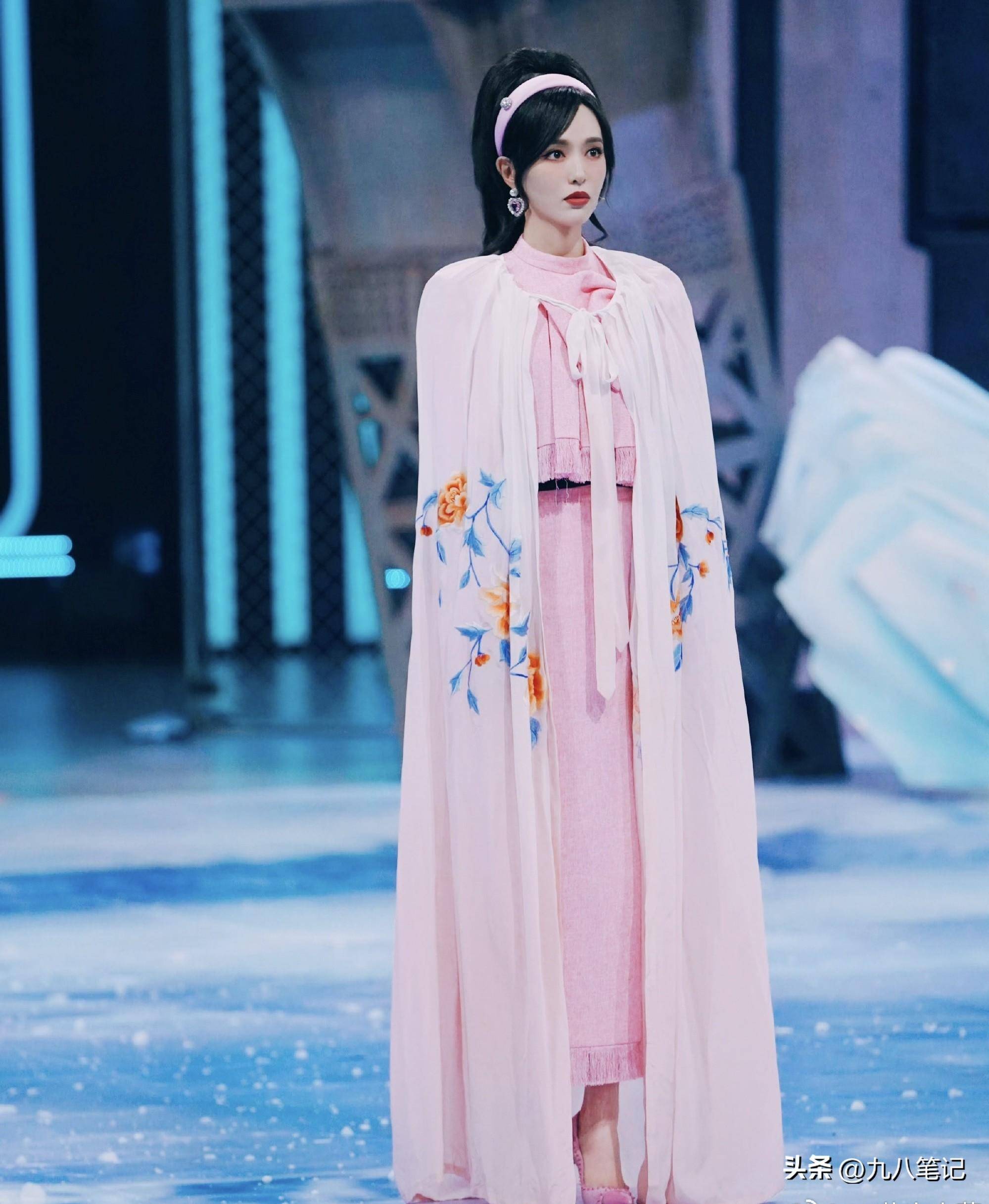 《王牌》开播,贾玲缺席,唐嫣成亮点:年过40状态依旧少女_节目_网友