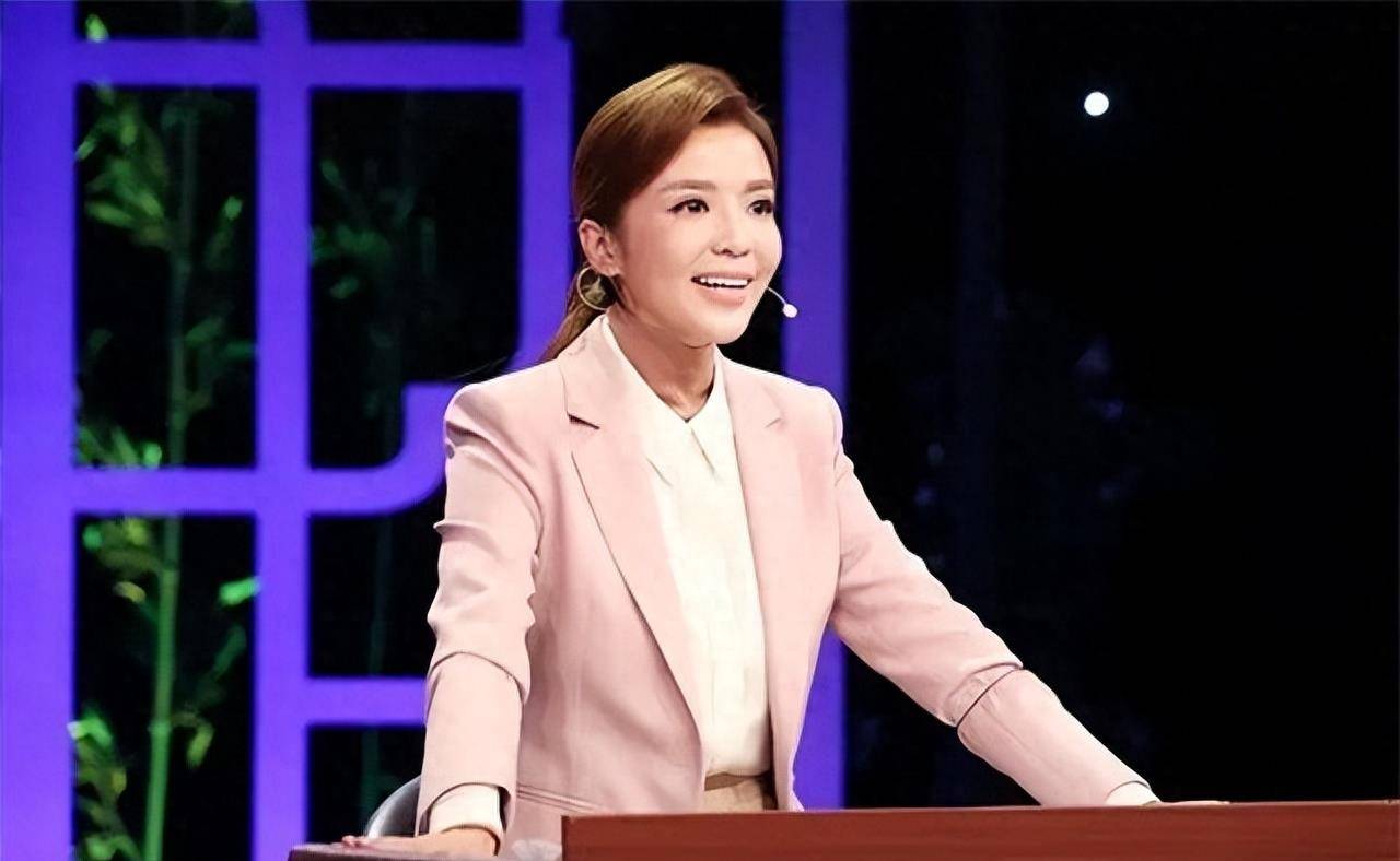 电视主持朱迅:17岁患病,34岁患重疾,不惧谣言自称要活到90岁_工作