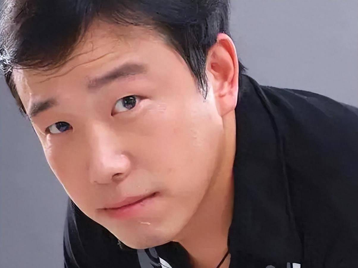 潘斌龙:其貌不扬却让史慧不离不弃,陪他从穷小子奋斗到大明星_龙的